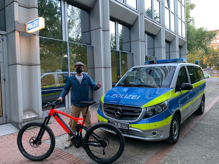 POL-D: Schneller Fahndungs- und Ermittlungserfolg - Polizei stellt gestohlenes Luxus-E-Bike sicher - Tatverdächtiger ermittelt - Geschädigter lobt: &quot;Großartige Polizeiarbeit&quot;