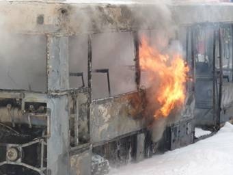POL-DN: Schulbus brannte aus