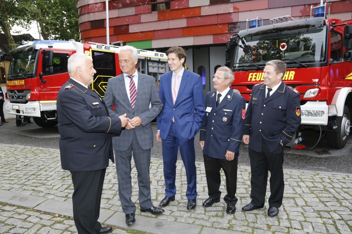 "Mittel für Katastrophenschutz-Fahrzeuge sichern!" / 7. Berliner Abend des DFV mit 450 Bundestagsabgeordneten und Feuerwehr-Führungskräften (BILD)