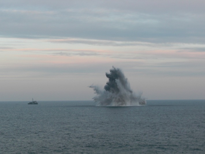 Deutsche Marine - Pressemeldung: Kriegsaltlasten: Deutsches Minensuchboot beseitigt Munition vor Frankreichs Küste