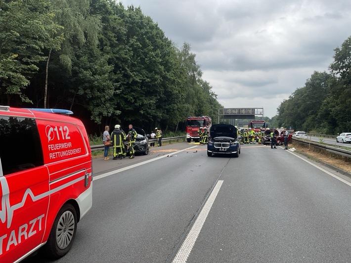 FW-BO: Verkehrsunfall mit mehreren Verletzten auf der A43 - 7 Betroffene, darunter 2 Kinder