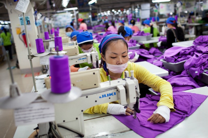 Zwangsarbeit in der Fußballindustrie beenden / Gewalt an Frauen in den Fabriken stoppen