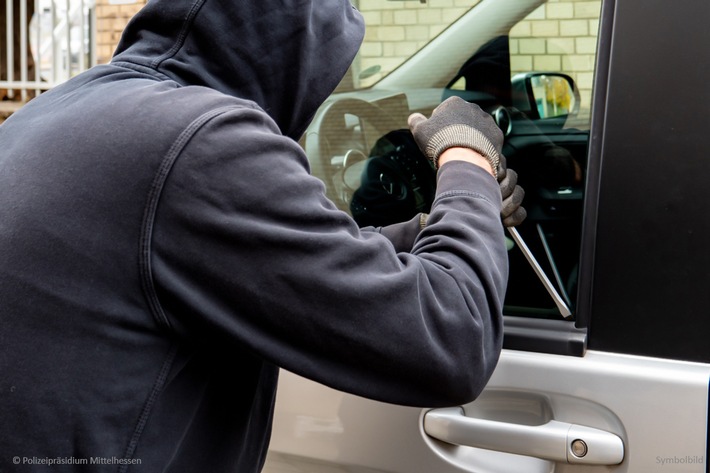 Mittelhessen: STADT+KREIS GIEßEN: Diebe machen sich an Autos zu schaffen - Polizei gibt Tipps