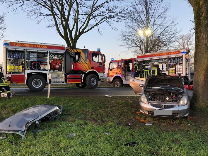 Feuerwehr Kalkar: Verkehrsunfall mit eingeklemmter Person