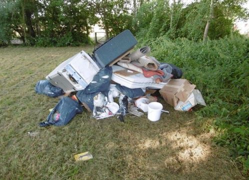 POL-SE: Holm - Hausrat auf Naherholungsparkplatz abgelagert