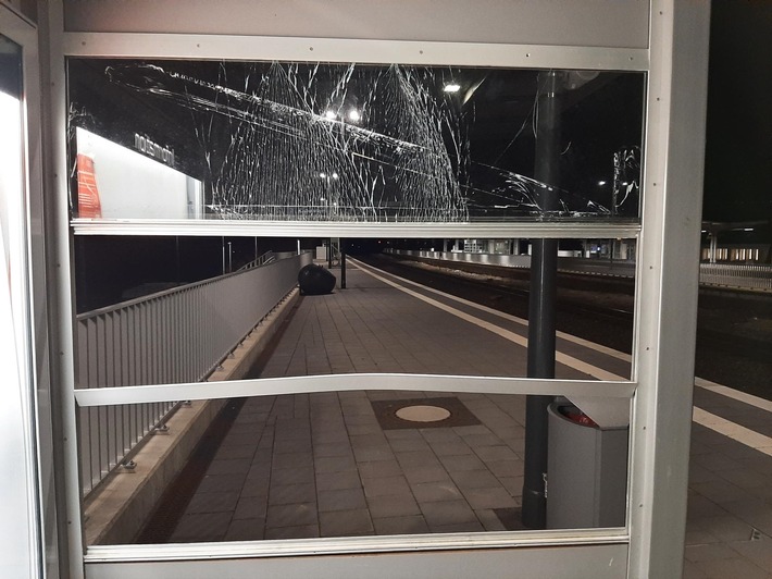 BPOL NRW: Vandalismus am Bahnhof Ahlen - Bundespolizei sucht Zeugen