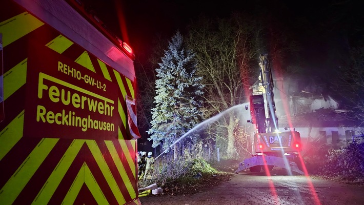 FW-RE: Abschlussmeldung: Ausgedehnter Gebäudebrand in leerstehender Immobilie