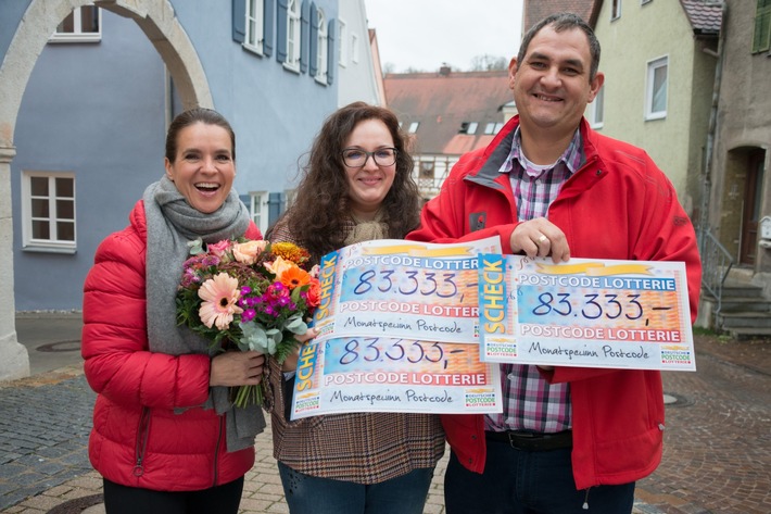 Glücksbotin Katarina Witt sorgt für Freudentränen in Harburg