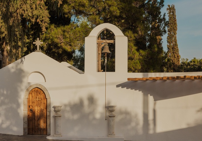 Ostern außergewöhnlich:  Eine authentisch griechisch-orthodoxe Osterfeier im Minos Beach Art Hotel