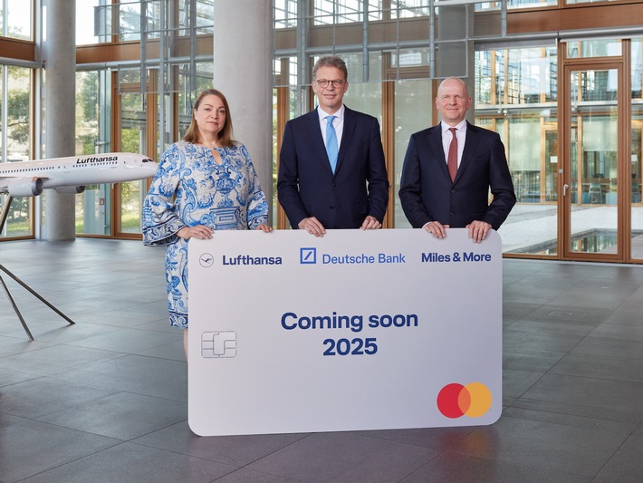Neue Partnerschaft: Christina Foerster, Mitglied des Vorstandes der Deutschen Lufthansa AG, mit Christian Sewing, Vorstandsvorsitzender der Deutschen Bank, und Mastercard CEO Michael Miebach / Weiterer Text über ots und www.presseportal.de/nr/113997 / Die Verwendung dieses Bildes für redaktionelle Zwecke ist unter Beachtung aller mitgeteilten Nutzungsbedingungen zulässig und dann auch honorarfrei. Veröffentlichung ausschließlich mit Bildrechte-Hinweis. Neue Partnerschaft: Christina Foerster, Mitglied des Vorstandes der Deutschen Lufthansa AG, mit Christian Sewing, Vorstandsvorsitzender der Deutschen Bank, und Mastercard CEO Michael Miebach / Weiterer Text über ots und www.presseportal.de/nr/113997 / Die Verwendung dieses Bildes für redaktionelle Zwecke ist unter Beachtung aller mitgeteilten Nutzungsbedingungen zulässig und dann auch honorarfrei. Veröffentlichung ausschließlich mit Bildrechte-Hinweis.