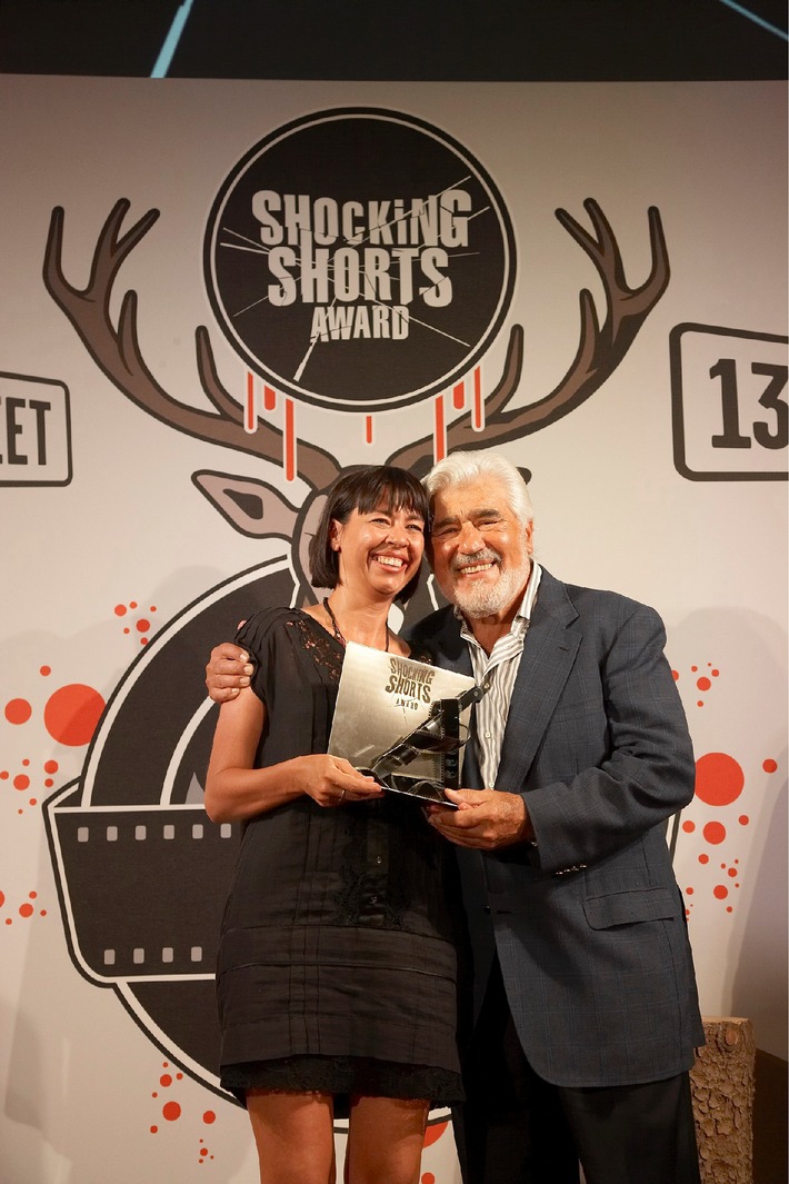 Der &quot;Shocking Shorts Award 2009&quot; des Senders 13TH STREET ging an Julia Zimanofsky - Mario Adorf überreichte der Jungregisseurin den 13TH STREET-Kurzfilmpreis (mit Bild)