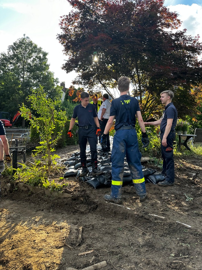 FW-DT: 10000 Sandsäcke für den Hochwasserschutz