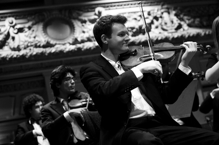 Schweizer Jugend-Sinfonie-Orchester auf Herbsttournee / Das SJSO ist diesen Herbst mit dem Accroche-Choeur aus Fribourg unterwegs und führt das deutsche Requiem von Johannes Brahms auf