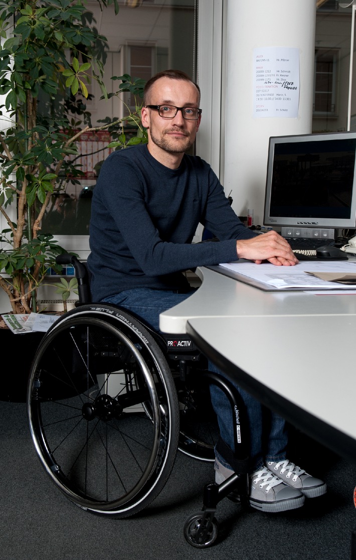 Internationaler Tag der Menschen mit Behinderung - Nach Arbeitsunfall querschnittgelähmt: BG BAU hilft zurück ins Berufsleben