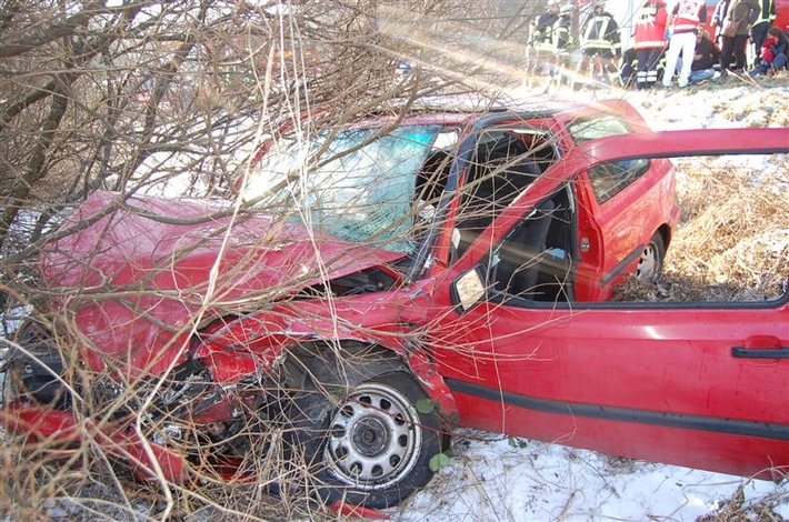 POL-PPWP: Sieben Personen bei einem Unfall schwer verletzt