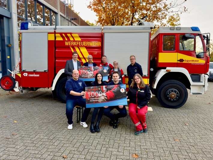 FW-OLL: "Die Jugendfeuerwehren liegen uns sehr am Herzen" - Unternehmen EMPG überreicht großzügige Spenden an Jugendfeuerwehren