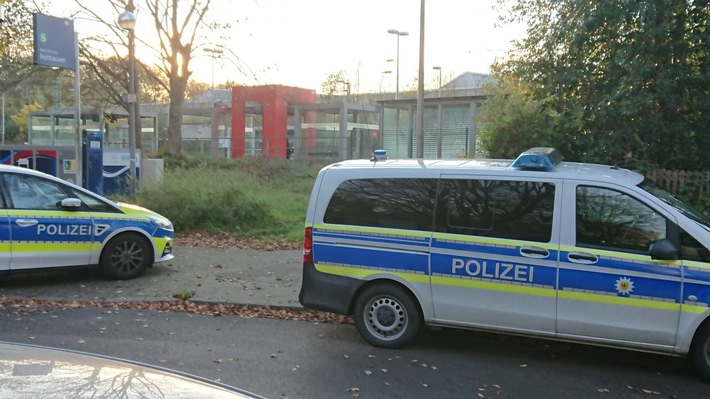 BPOL NRW: Haltepunkt Gelsenkirchen-Rotthausen - Unbekannte manipulieren am Fahrausweisautomaten - Bundespolizei Entschärfungsdienst im Einsatz