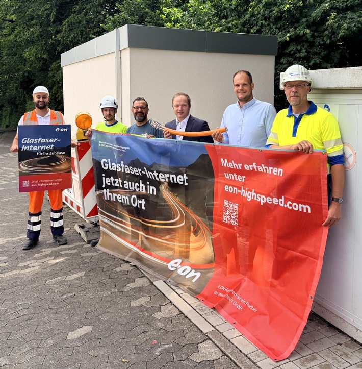 Spatenstich für Glasfaserausbau in Arnsberg-Hüsten