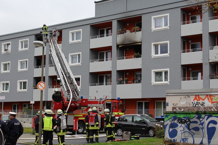 FW-DO: 09.10.2017 - FEUER IN SCHARNHORST
Eine verletzte Person bei Küchenbrand