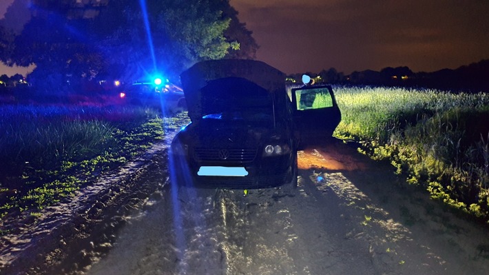 POL-PDNW: Verfolgungsfahrt - Gefährdung des Straßenverkehrs, Illegales Straßenrennen, Fahren ohne Fahrerlaubnis und unter Betäubungsmitteleinfluss, Kennzeichendiebstahl, sowie Urkundenfälschung u.a.