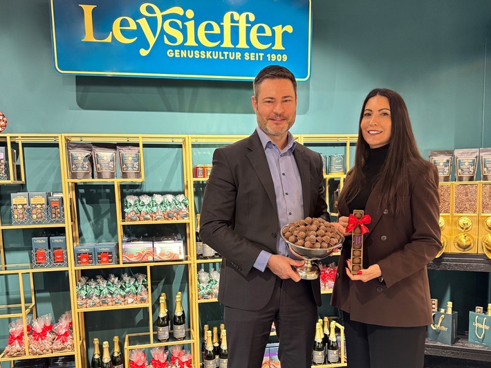 75 Jahre "Die Himmlischen": Confiserie Rabbel feiert Jubiläum des Pralinen-Klassikers / Original-Leysieffer-Rezept von Rabbel behutsam aufgefrischt