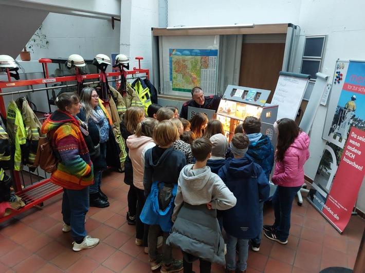 FW Menden: Brandschutzerziehung im Kindergarten und in der Grundschule Schwitten