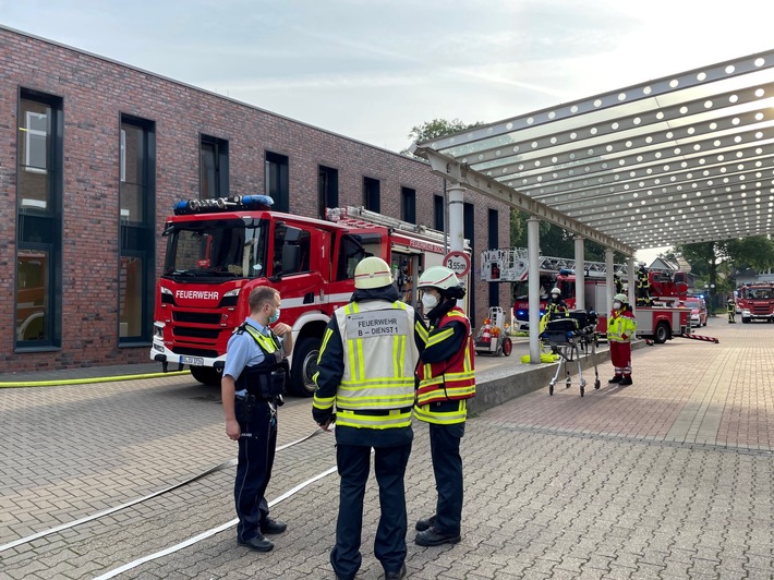 FW-BO: Feuer in einem Patientenzimmer im Martin-Luther-Krankenhaus in Bochum Wattenscheid verläuft glimpflich