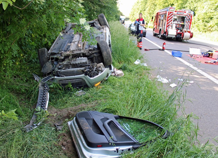 POL-DN: Alleinunfall auf der L366 - Autofahrerin schwer verletzt
