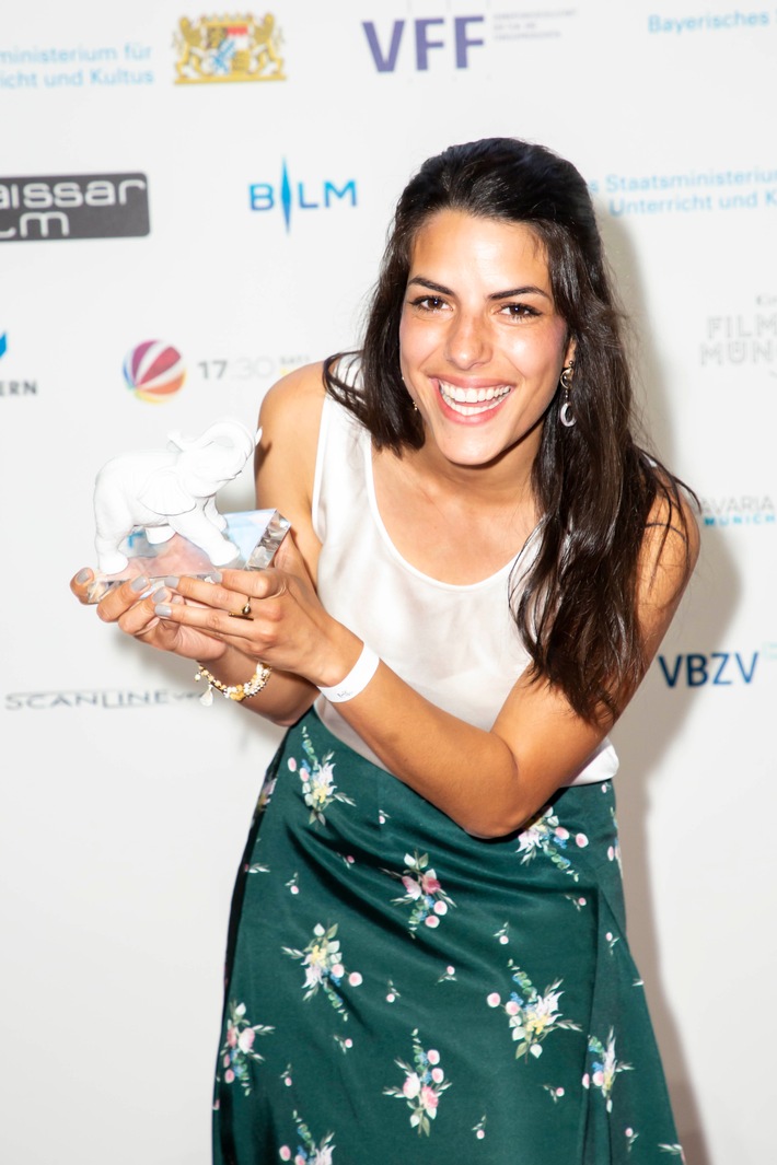 Kinder-Medien-Preis 2019 für KiKA-Wissensmacherin / Moderatorin Clarissa Corrêa da Silva gewinnt "Weißen Elefanten"