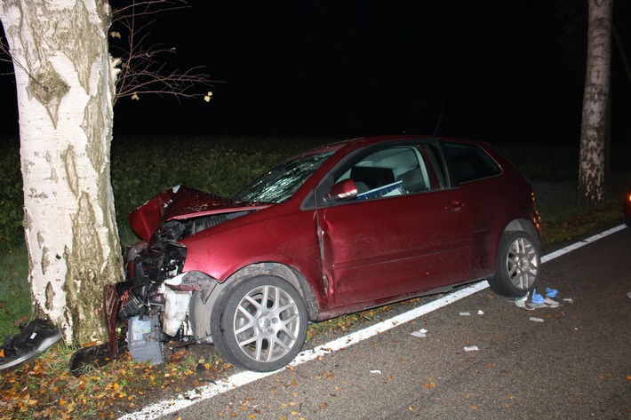 POL-MI: Pkw-Fahrer nach Verkehrsunfall lebensgefährlich verletzt