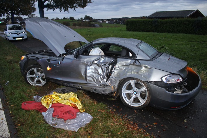 POL-RBK: Overath - BMW weicht Audi aus und gerät ins Schleudern - Fahrer schwer verletzt