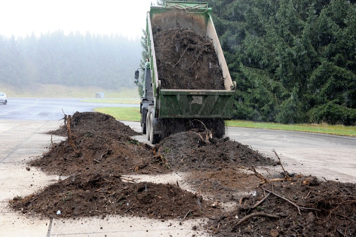 Aktualisierung Bergung Tornado-Flugbetrieb in Büchel wieder aufgenommen (FOTO)