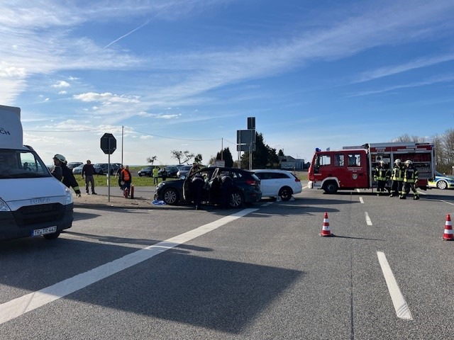 POL-PDTR: Osburg - folgenschwerer Verkehrsunfall mit 3 verletzten Personen