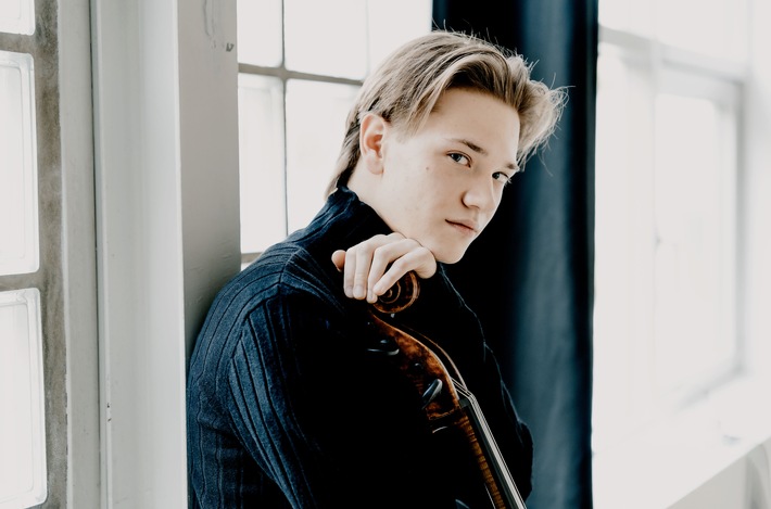 Arne Jesper Zeller ist "SWR Kultur New Talent 2026" / Dreijährige Förderung für Cellisten aus Rheinland-Pfalz / Debüt als SWR Kultur New Talent beim Auftaktkonzert der Schwetzinger SWR Festspiele