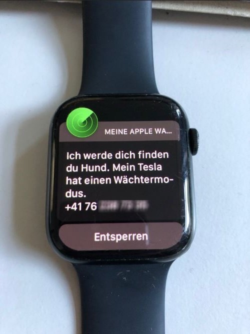 POL-E: Essen: Nach möglichem Diebstahl aus einem Tesla: Polizei sucht Besitzer einer Applewatch - Foto