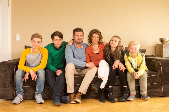 Zwölf neue Folgen "Herzensbrecher - Vater von vier Söhnen" im ZDF/ Familienzuwachs und viele Überraschungen (FOTO)