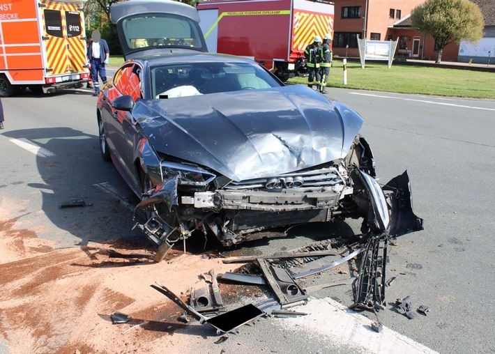 POL-MI: Mehrere Verletzte bei Unfall auf Kreuzung
