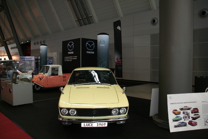 Historische Mazda Modelle auf der Retro Classics in Stuttgart