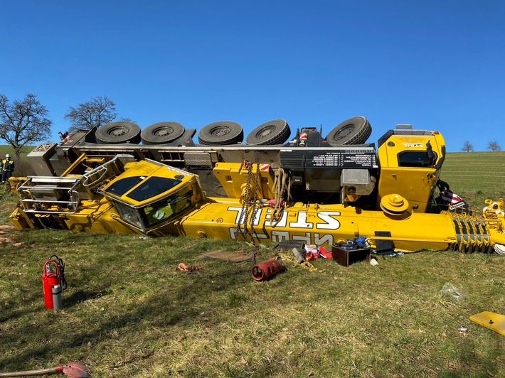 POL-PDTR: Unfall mit Kranwagen