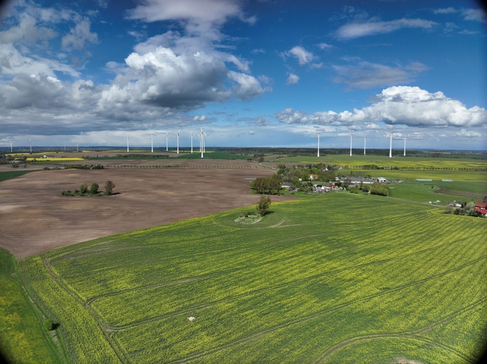 MaxSolar_Drohnenaufnahme_Friedrichshof.JPG