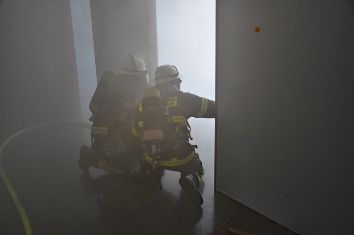 FW-DO: Hotelzimmer brennt komplett aus