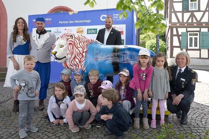 POL-HBPP: Enthüllung des Hessentagslöwens läutet zum Schlussspurt ein; Gelungener Auftakt am 4. Mai vor dem historischen Rathaus in Pfungstadt