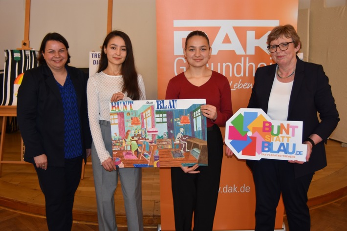 „bunt statt blau“: Geschwister aus Schwerin gewinnen Plakatwettbewerb in Mecklenburg-Vorpommern