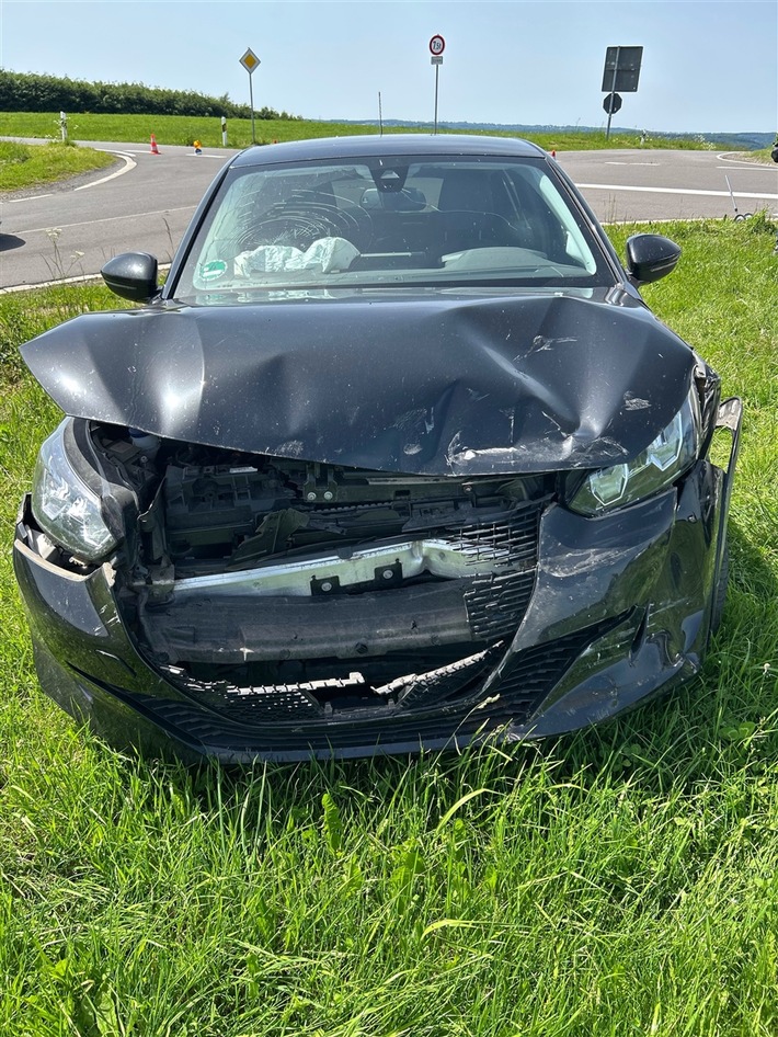 POL-GM: Unfall im Kreuzungsbereich