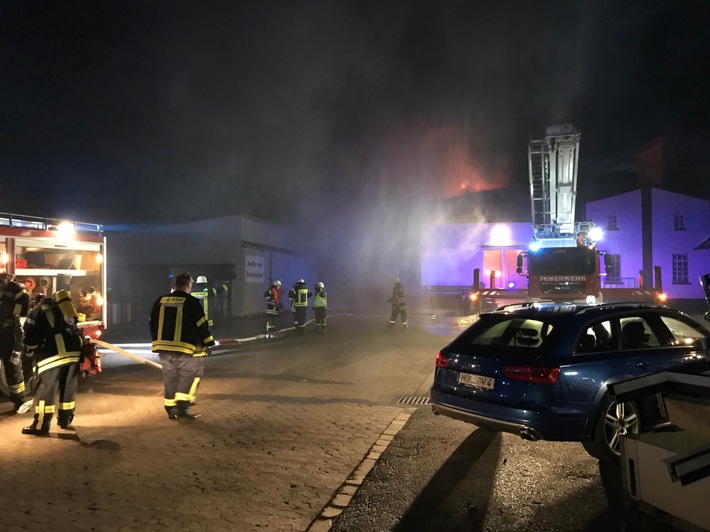 POL-HOL: Hoher Sachschaden bei Lagerhallenbrand in Deensen.