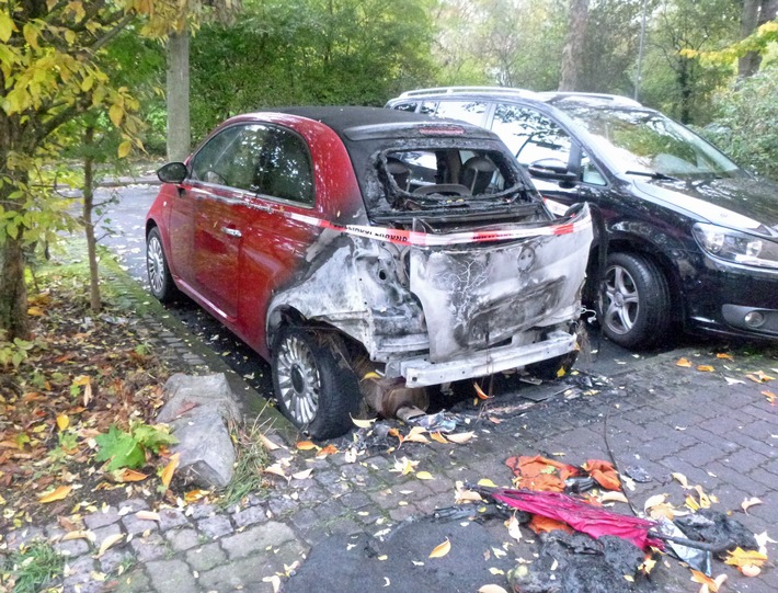 POL-KS: Fiat 500 in Brand gesetzt und mehrere Kennzeichen besprüht: Zeugen in Berlepschstraße gesucht