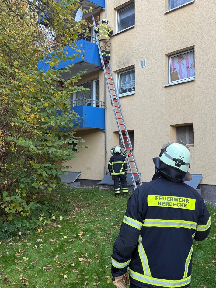 FW-EN: Gemeldeter Brandgeruch in mehrgeschossigem Wohnhaus