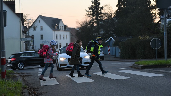 Achtung, Schulbeginn in Hessen - Presseinformation des ADAC