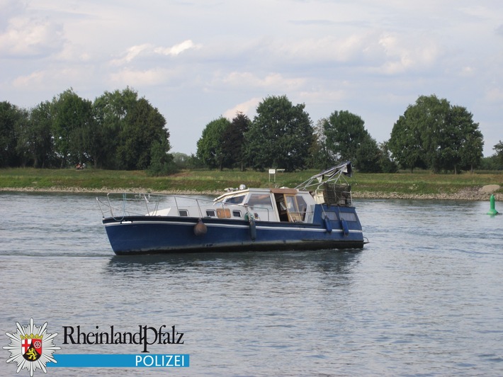 WSPA-RP: Manövrierunfähiges Sportboot treibt auf Buhne