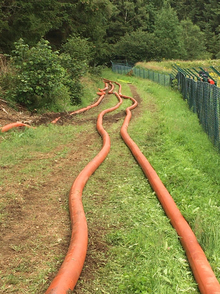 FW-OE: Gemeinsame Presseinformation der Feuerwehr Olpe und des Kreises Olpe / Großeinsatz für die Feuerwehr Olpe an der Zentraldeponie